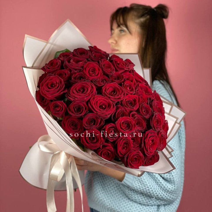 51 красная роза "Лавели" в Великом Новгороде