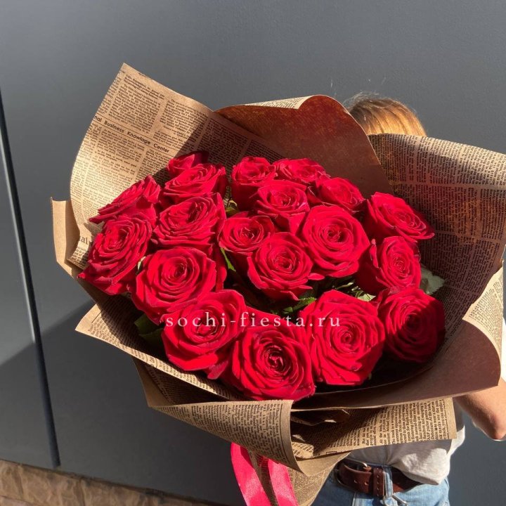 19 красных роз Леди Крафт в Великом Новгороде