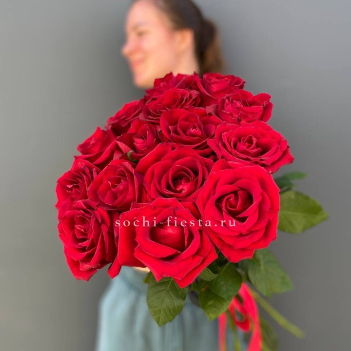 15 красных роз под ленту в Великом Новгороде