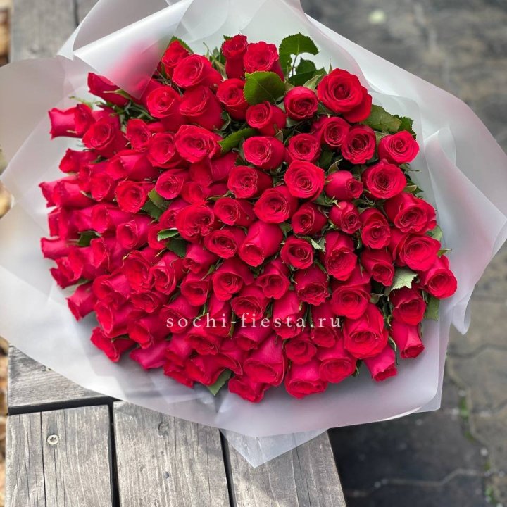 101 красная роза Лолита в Великом Новгороде