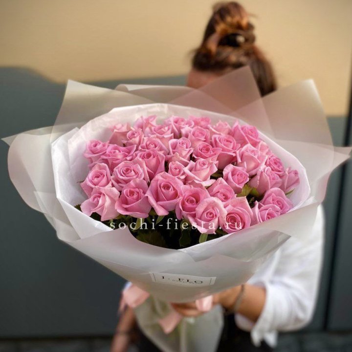 Букет розовых роз  в Великом Новгороде