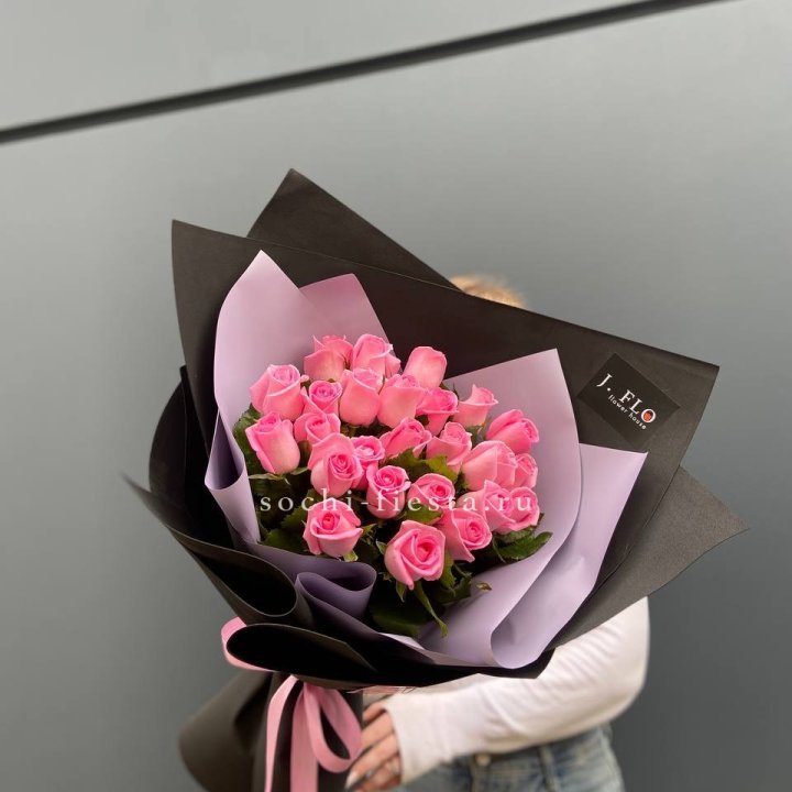 19 розовых роз  в Великом Новгороде