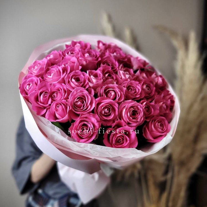 35 розовых роз  в Великом Новгороде
