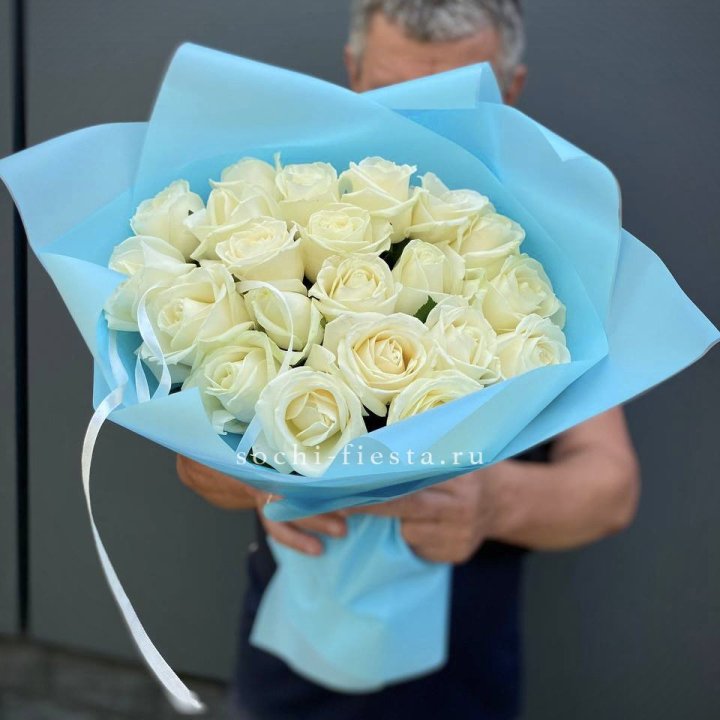 21 белая роза в Великом Новгороде