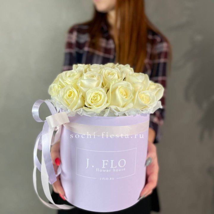 25 роз в цилиндре  в Великом Новгороде