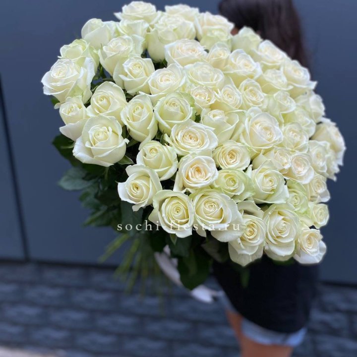 51 белоснежная высокая роза с доставкой в Великом Новгороде