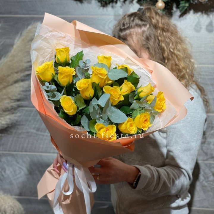 15 желтых роз в Великом Новгороде