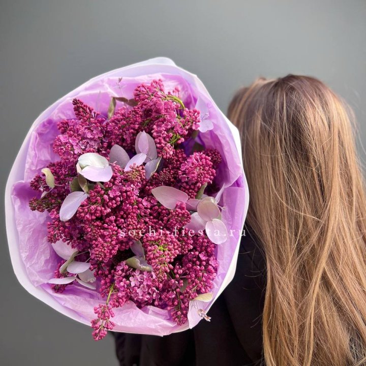 Букет сирени  в Великом Новгороде