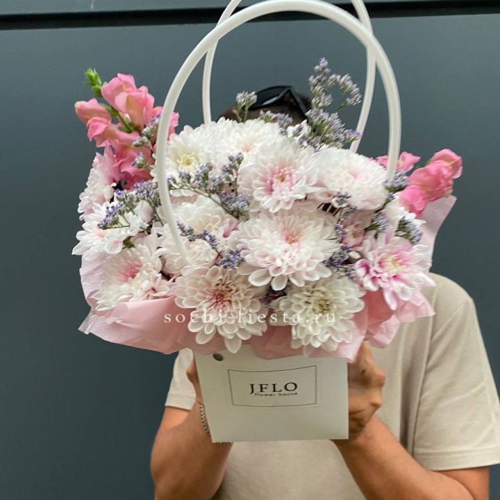 Сумочка из стойких цветов  в Великом Новгороде