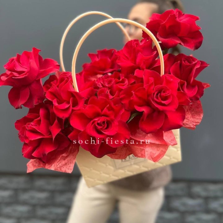 Французские розы в сумочке в Великом Новгороде