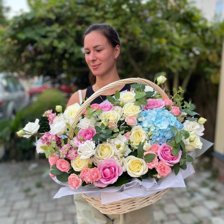 Цветочная корзина №2 в Великом Новгороде