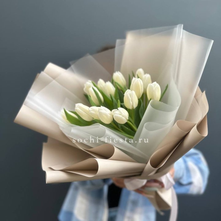 Букет из 15 белых тюльпанов в Великом Новгороде