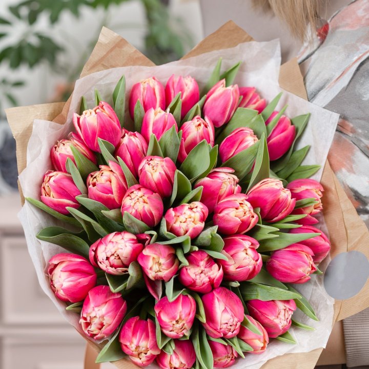 Букет пионовидных тюльпанов в Великом Новгороде