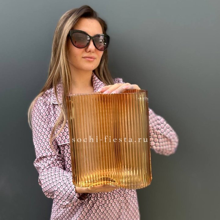 Стеклянная ваза №7 в Великом Новгороде