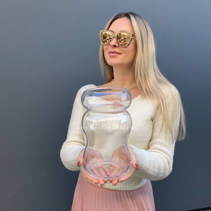 Стеклянная ваза №1 в Великом Новгороде