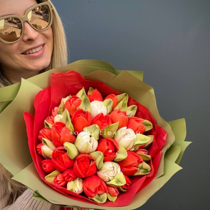 Зефирный букет из тюльпанов с доставкой в Великом Новгороде